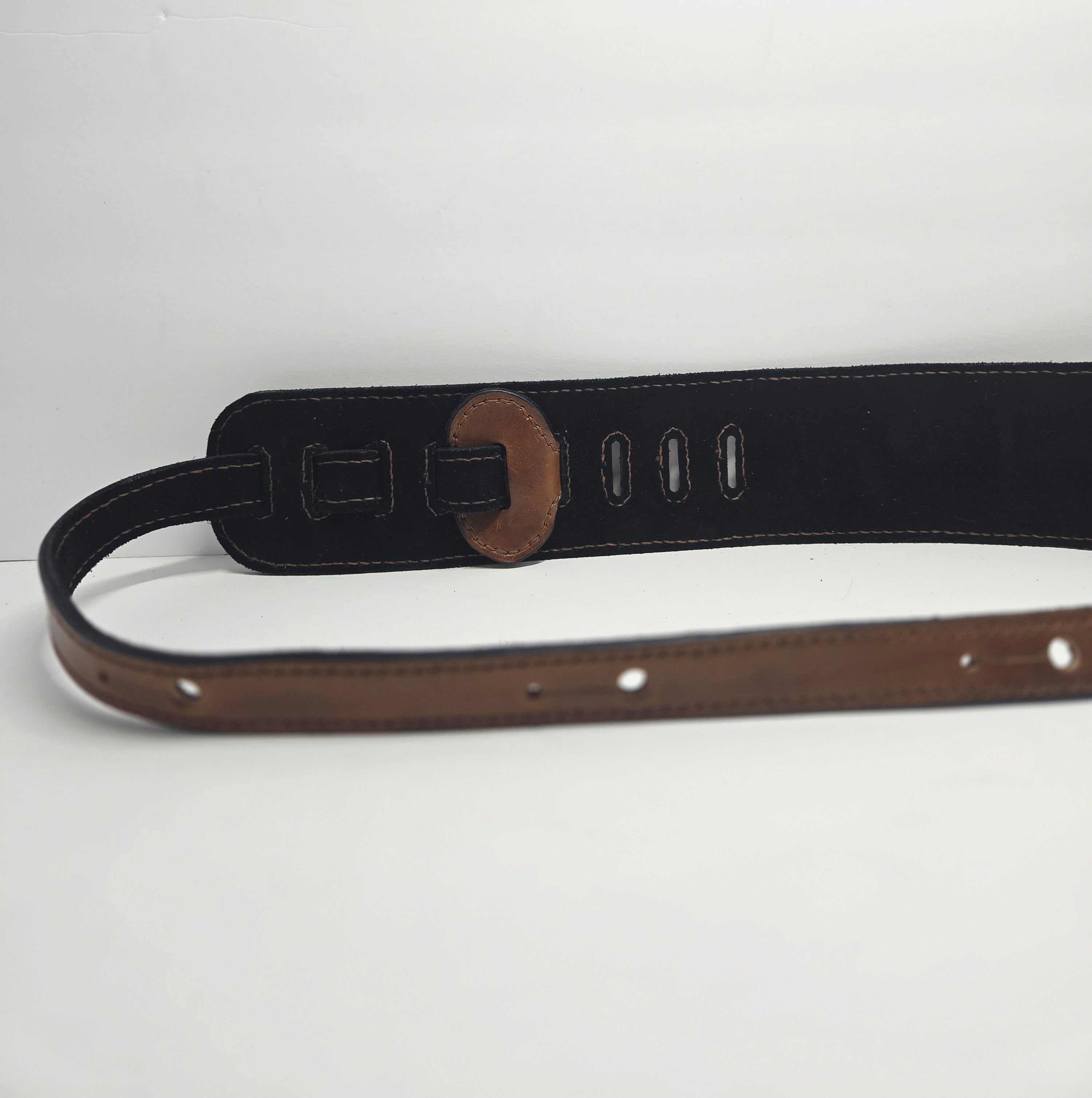 The Benchmark - Barbed Wire guitar strap